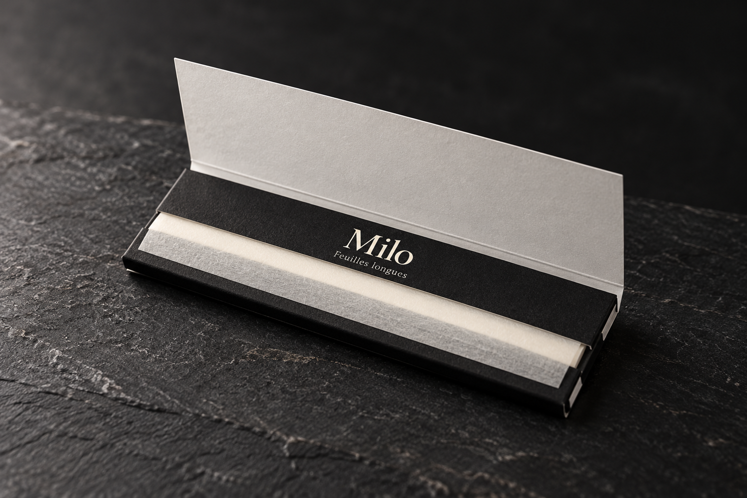 Carnet ouvert de feuilles longues Milo